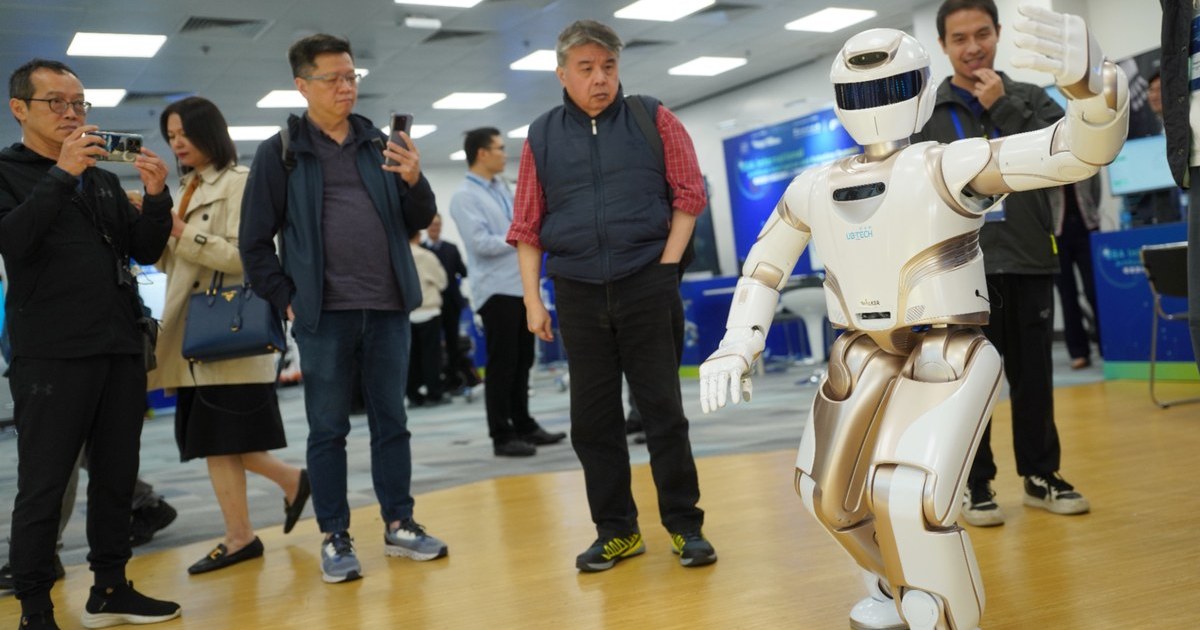 Hong Kong Robot Exhibition Showcases 100+ Humanoids as Chinese Social Robots Enter Deployment at Scale